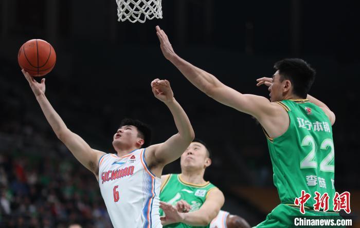 ayx 体育博彩网站辽宁本钢训练开放日，转会期远射贴柱引观众欢呼，CBA常规赛在即，轮换策略被讨论的简单介绍