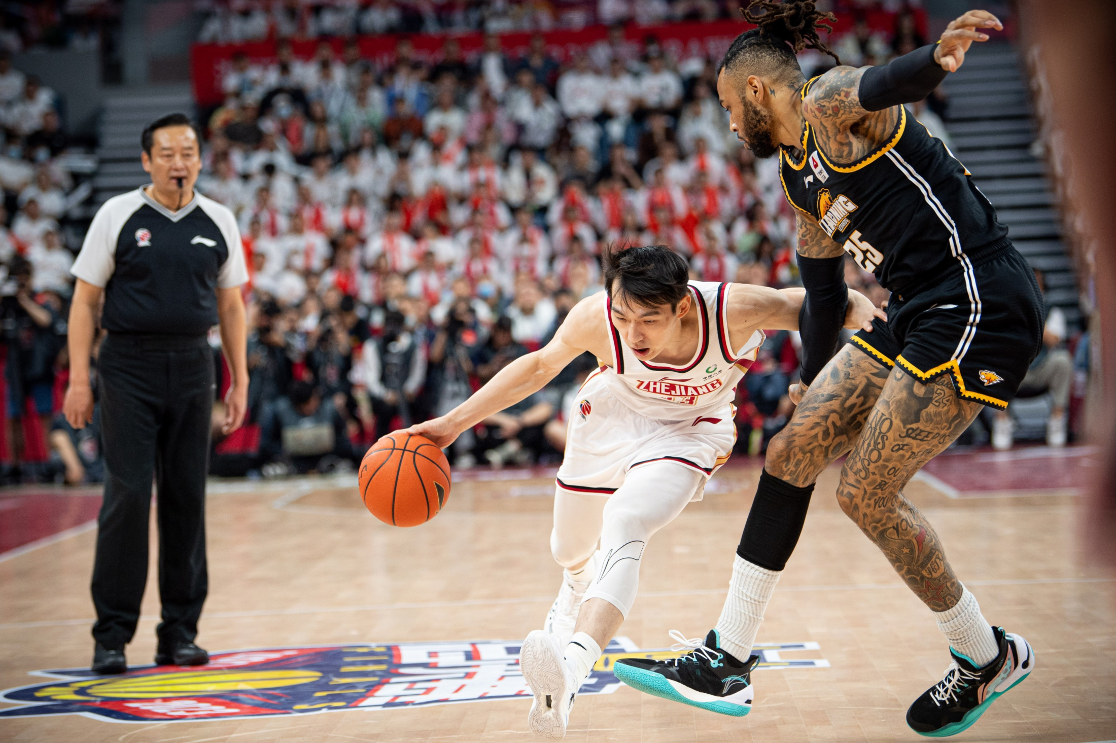 爱游戏体育直播包含上海久事发布备战花絮；今夜战术微调；NBA总决赛任务艰巨；训练强度明显提升的词条