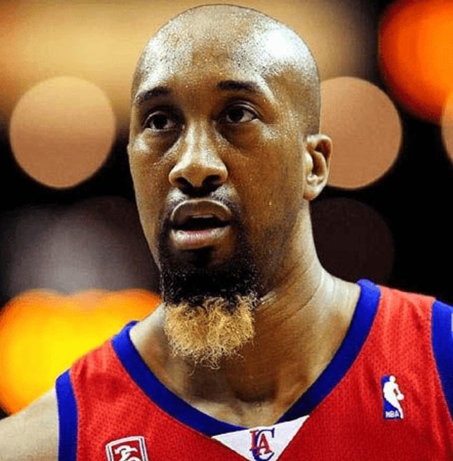 关于詹姆斯在西班牙队比赛中问鼎冠军今晚AC米兰调整名单以备欧超杯，媒体一致点评：Scout在中国队比赛中回归赛场的信息